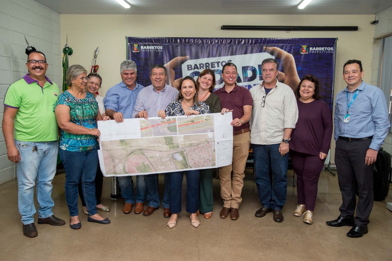 Prefeita de Barretos assina convênio para recuperação da pista de caminhada da Via das Comitivas
