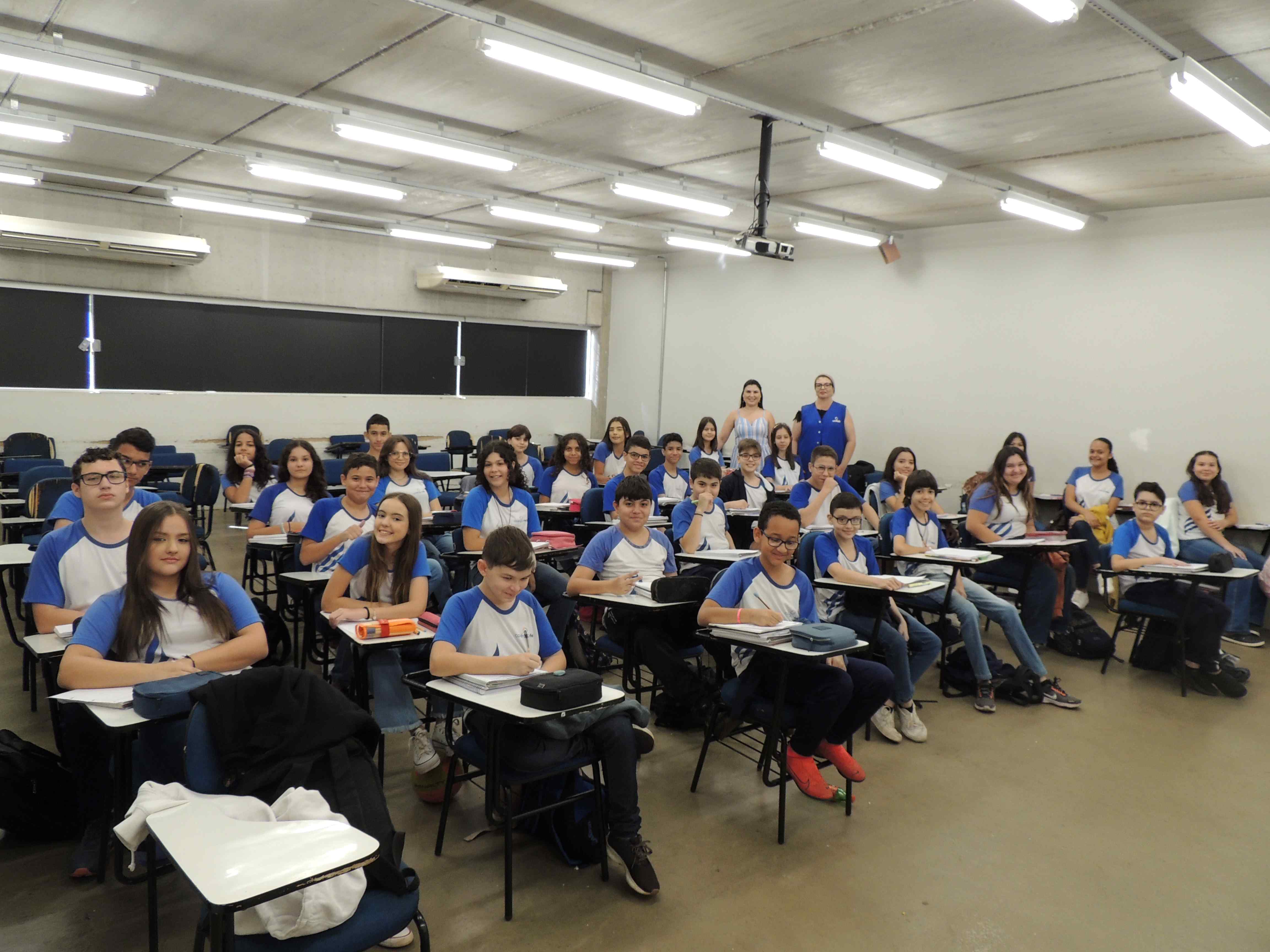 Alunos do Colégio FEB utilizam material do Sistema Etapa, considerado um dos melhores do Brasil