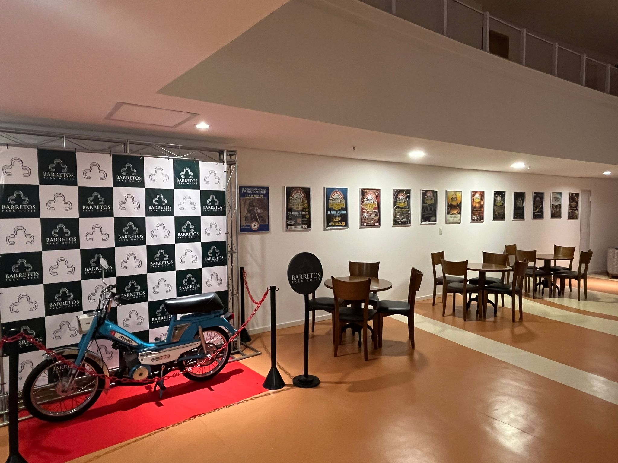 Exposição de motos antigas e mostra de cartazes alusiva ao Barretos Motorcycles têm entrada gratuita no Barretos Park Hotel