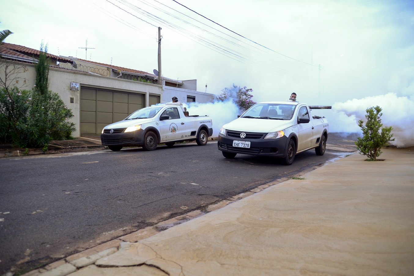 Carro de nebulização percorre bairros de Barretos no combate ao Aedes Aegypti