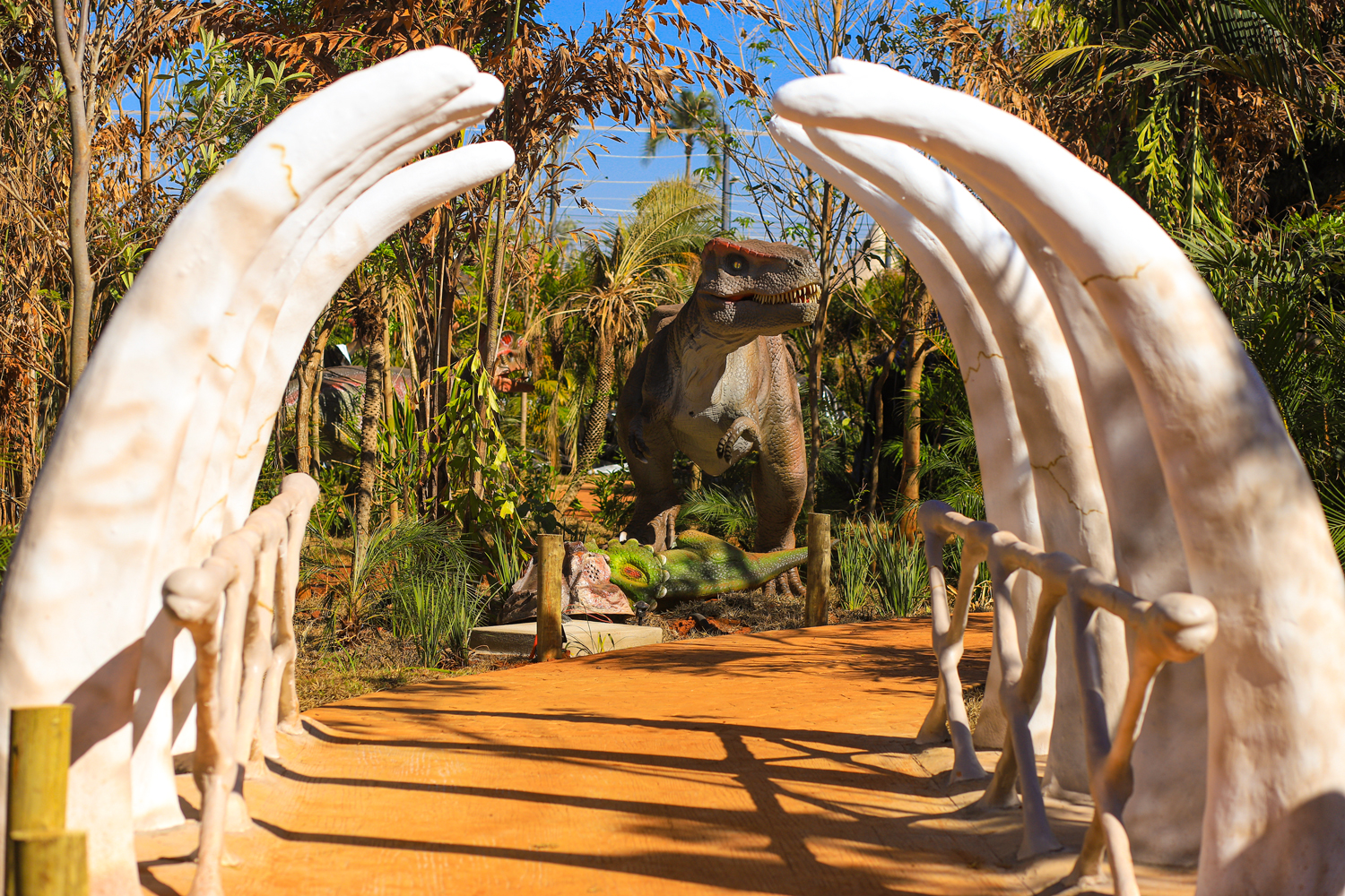 Vale dos Dinossauros de Olímpia altera horário durante as férias escolares