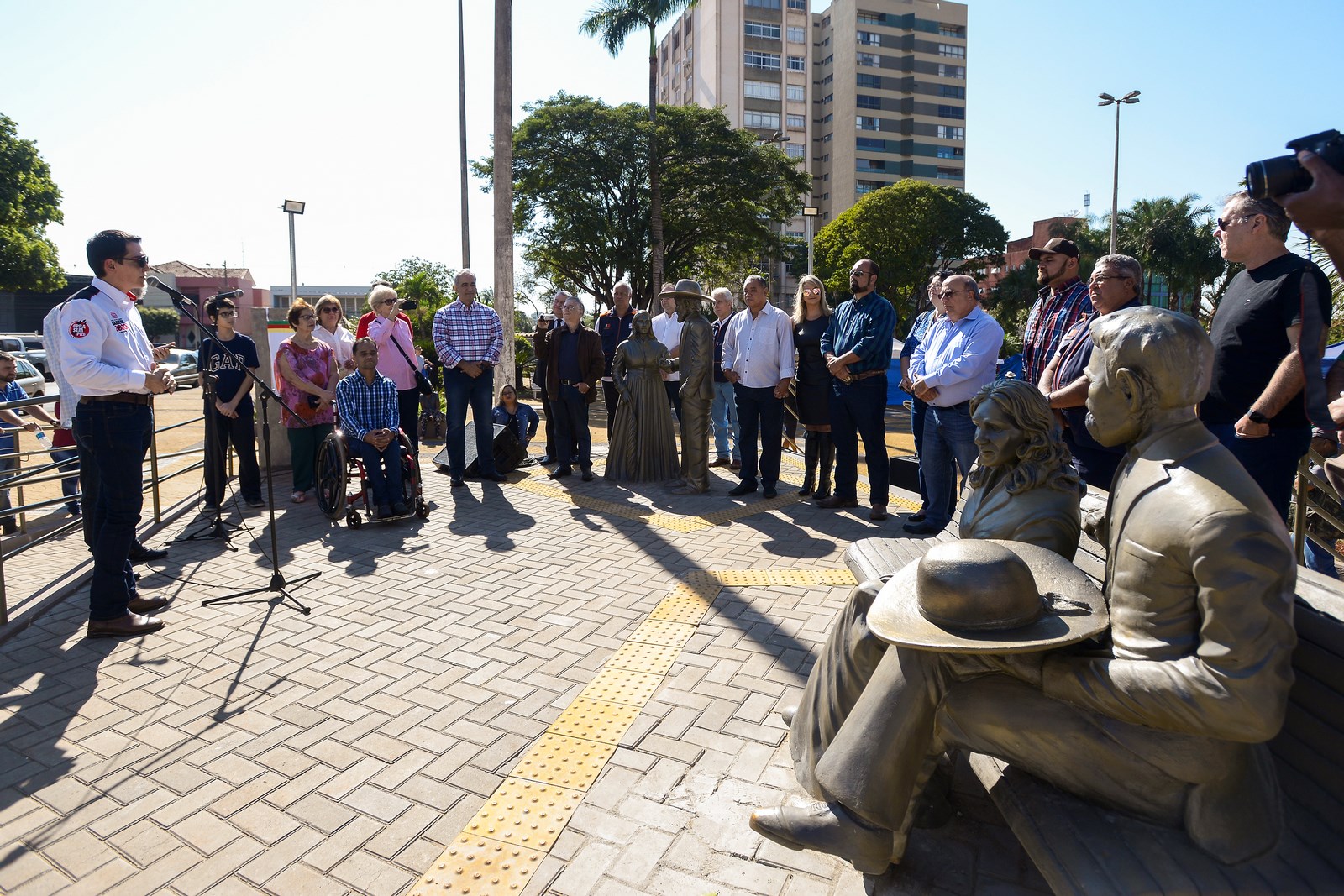 Inaugurado monumento que retrata famílias fundadoras de Barretos