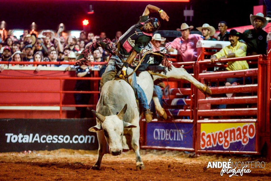 27º Rodeio Internacional e shows prometem levantar o público hoje no Barretão 2019